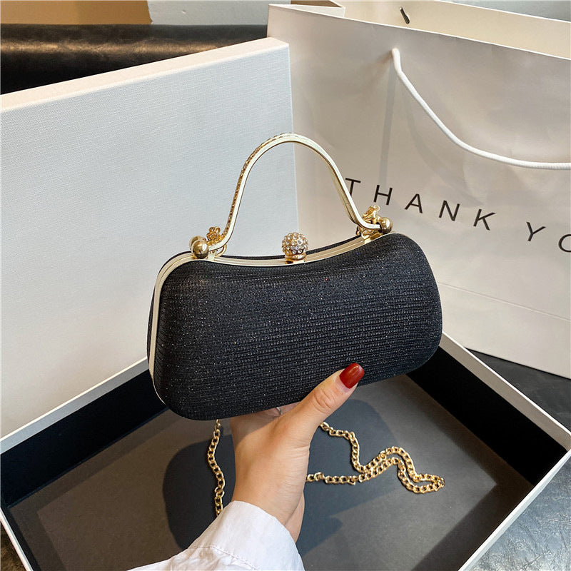 Clutch für Damen ⎜ Luxuriöse Abendtasche mit Strasshenkel und Kettenriemen für festliche Anlässe