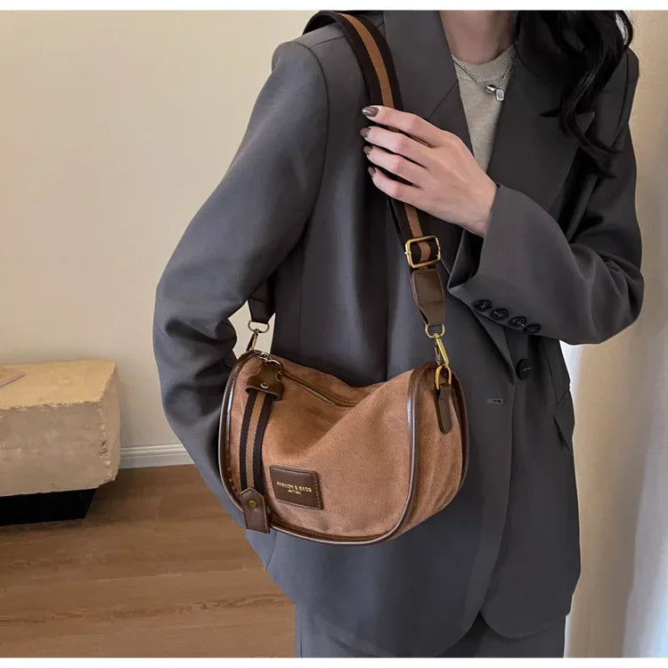 Damen Umhängetasche ⎜ Weiche Crossbody-Tasche mit Verstellbarem Gurt und Modernem Retro-Design