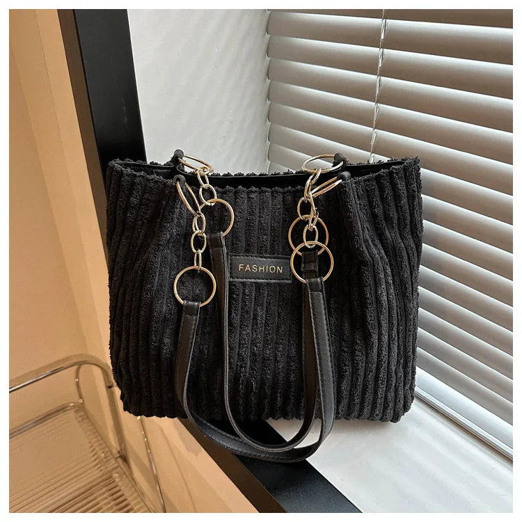 Damen Schultertasche aus Cord ⎜ Geräumige Umhängetasche mit dicken Streifen und modernem Design