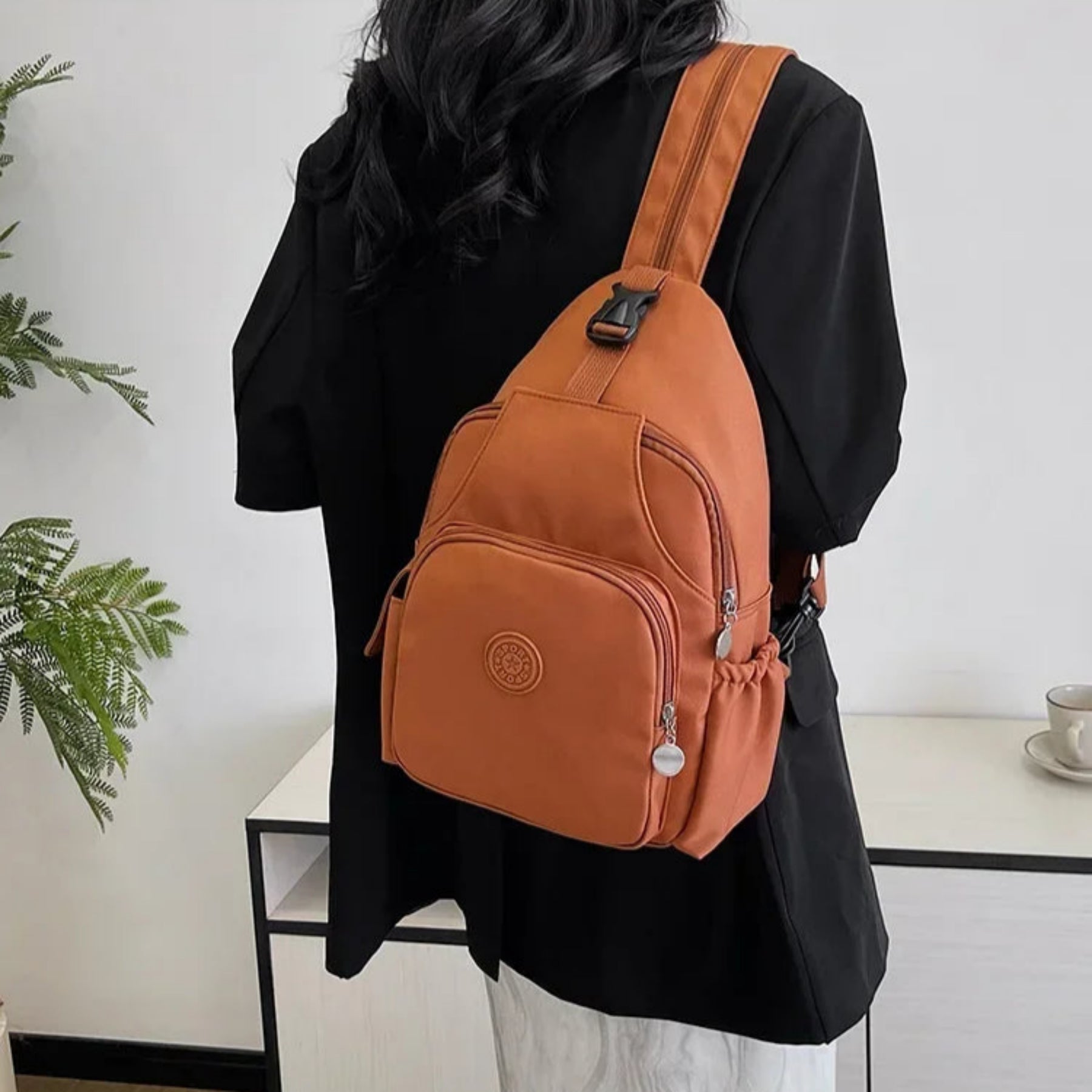 Modischer Rucksack für Frauen ⎜ Wasserdichte und praktische Umhängetasche