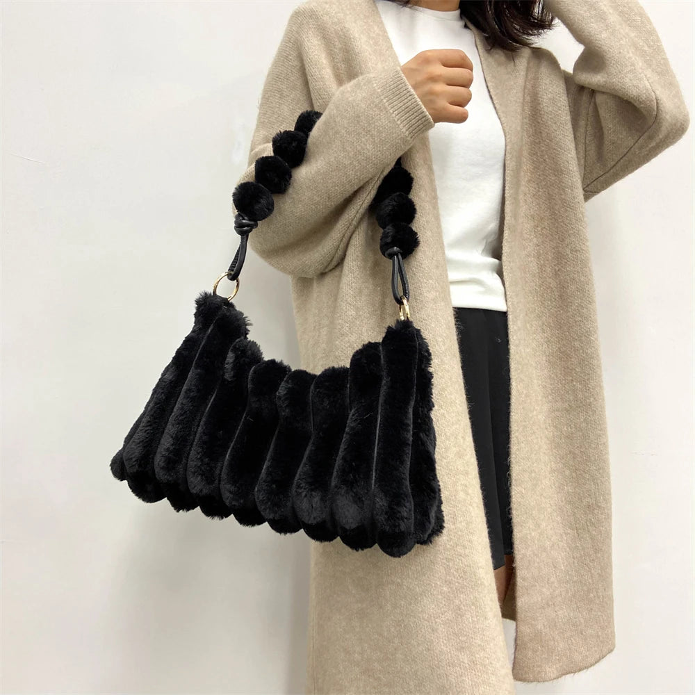 Plüsch Schultertasche für Damen ⎜ Weiche Unterarmtasche mit Komfortablem Griff und Großem Stauraum