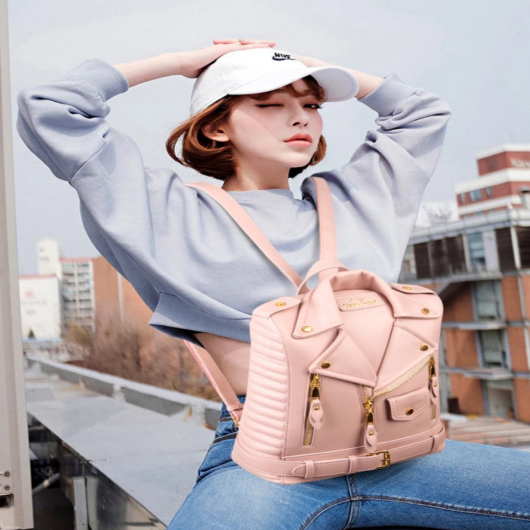 Leder Rucksack im Bikerjacken-Look ⎜ Modisches Design mit praktischen Taschen und goldenen Details