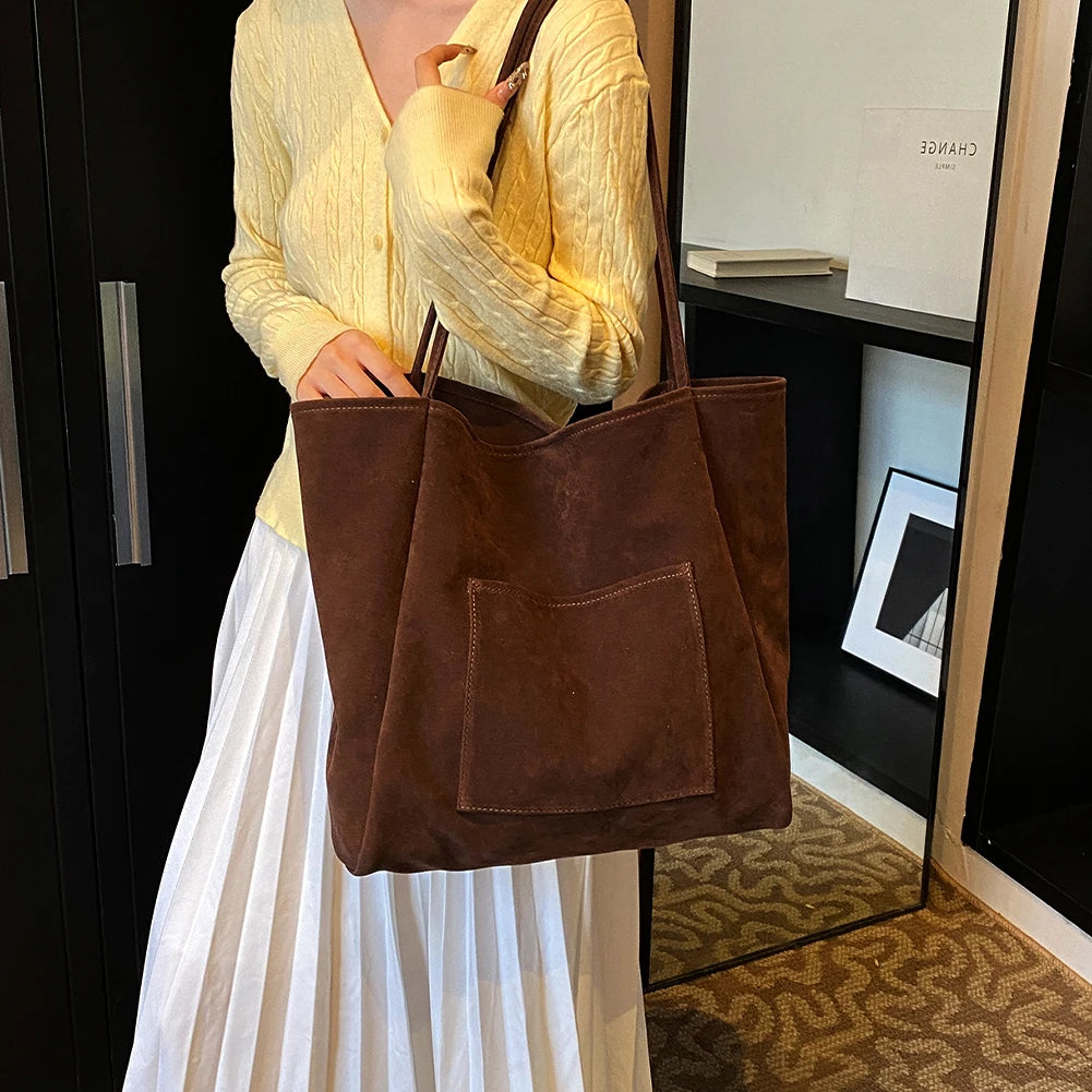 Schlichte Schultertasche für Damen ⎜ Große Suede Tasche mit Praktischen Trägern und Modischem Design