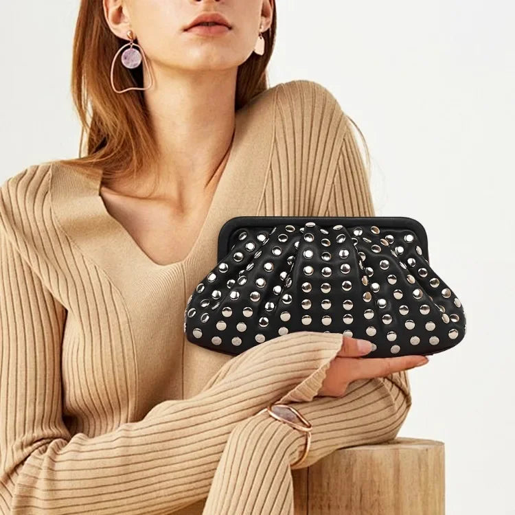 Clutch für Damen ⎜ Retro-Abendtasche in Muschelform mit Nietenbesatz für Partys und besondere Anlässe
