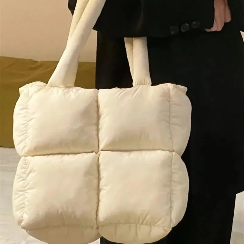 Quilted Schultertasche ⎜ Weiches, geräumiges Design mit gepolstertem Stoff für hohen Tragekomfort