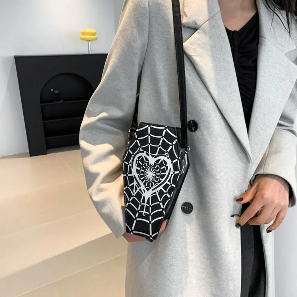 Schultertasche für Damen ⎜ Ausgefallene Umhängetasche im Sarg-Design mit Spinnennetz-Motiv für besondere Outfits