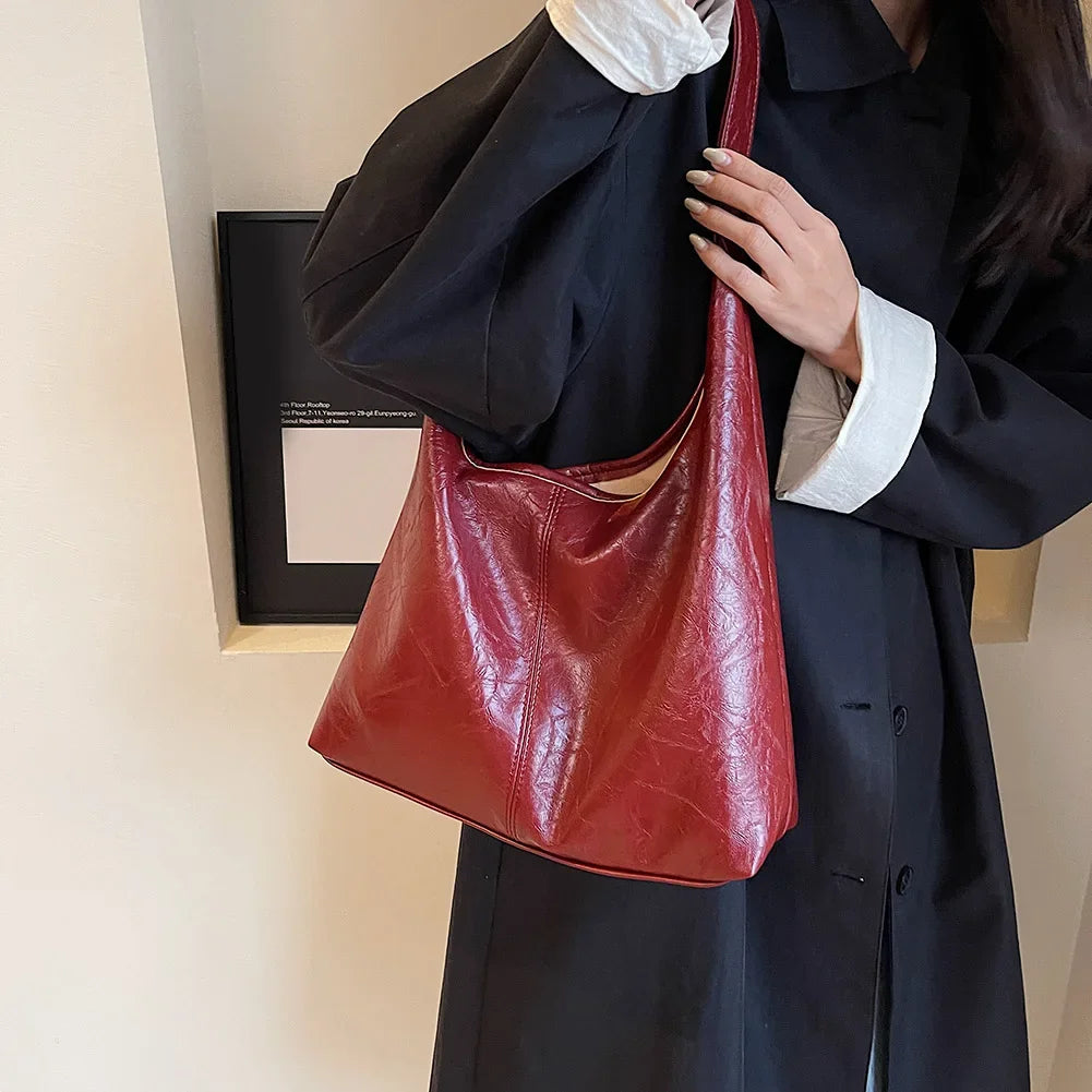 Lässige Schultertasche aus Leder ⎜ Großzügiger Stauraum mit modernem Design für jeden Tag