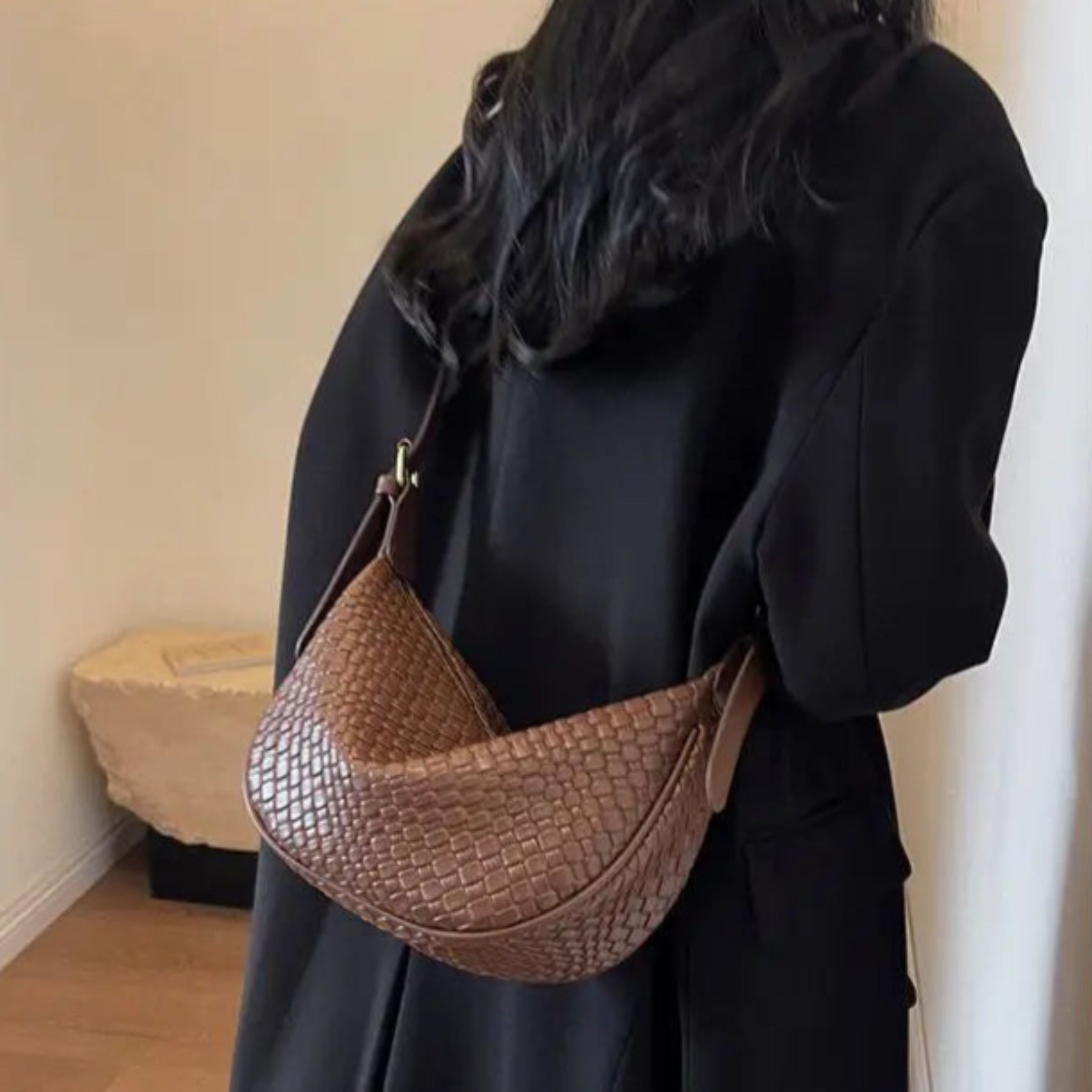 Geflochtene Umhängetasche für Damen ⎜ Stylische Schultertasche mit Verstellbarem Gurt und Weichem Material