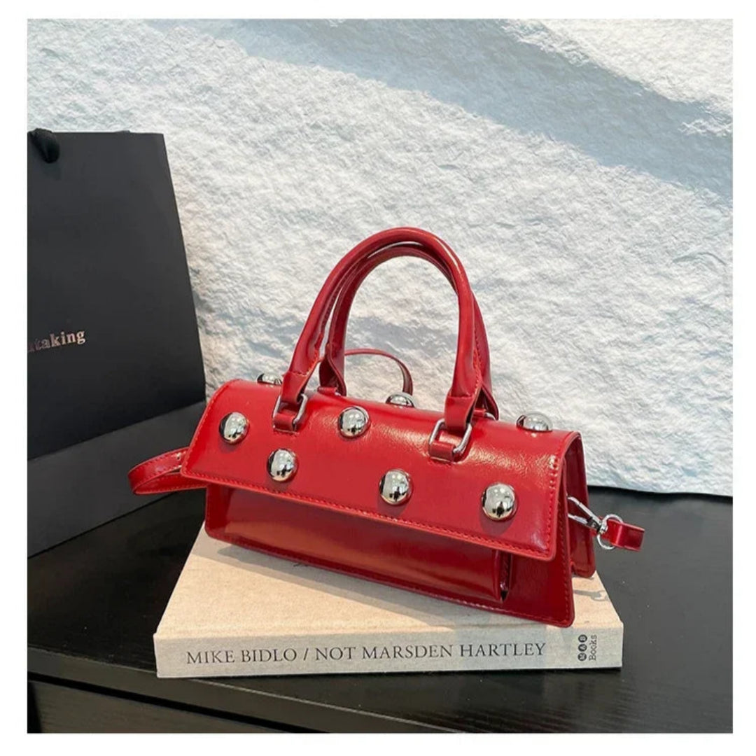 Damen Handtasche mit Nieten ⎜ Modische Umhängetasche in Lederoptik mit Griff und Schulterriemen