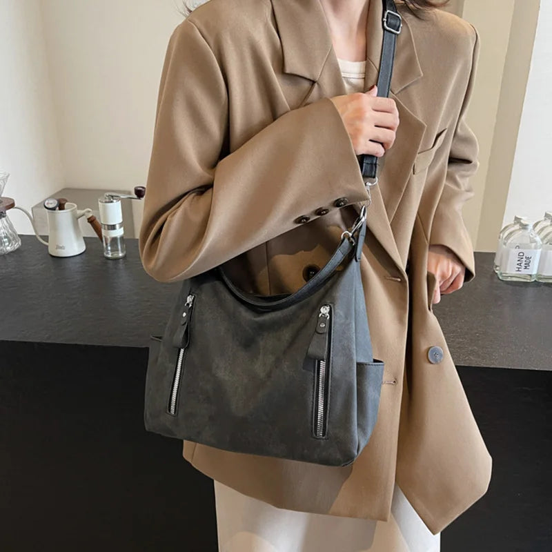 Damen Umhängetasche ⎜ Modische Alltags Tasche mit Viel Stauraum und Vielseitigem Trageriemen