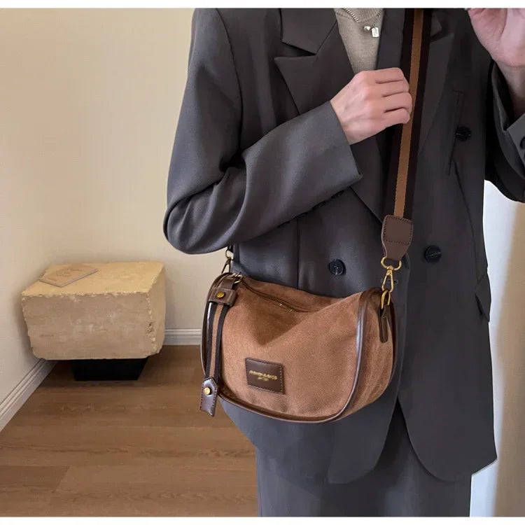Damen Umhängetasche ⎜ Weiche Crossbody-Tasche mit Verstellbarem Gurt und Modernem Retro-Design