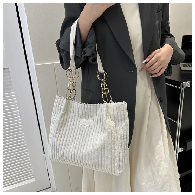 Damen Schultertasche aus Cord ⎜ Geräumige Umhängetasche mit dicken Streifen und modernem Design