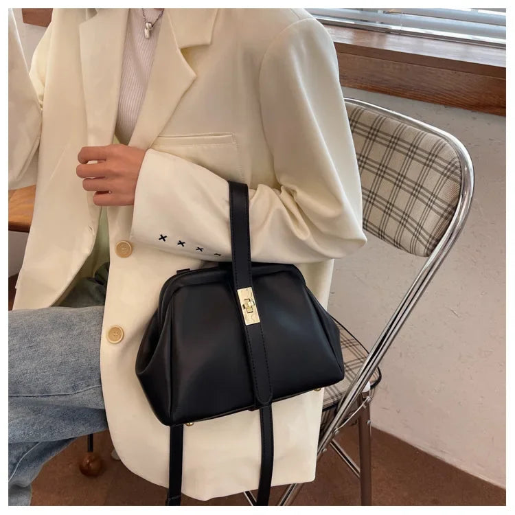 Damen Umhängetasche ⎜ Kompakte Retro-Tasche mit Clipverschluss für Alltag und elegante Outfits