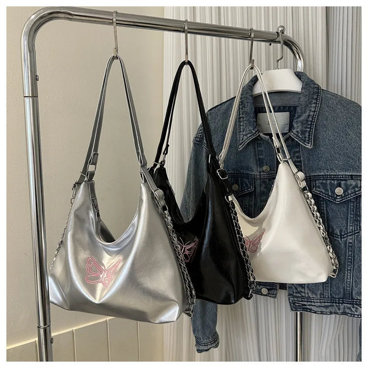 Schultertasche für Damen aus Kunstleder ⎜ Weiche Bucket Bag mit Schmetterling und viel Platz für Alltag und Freizeit