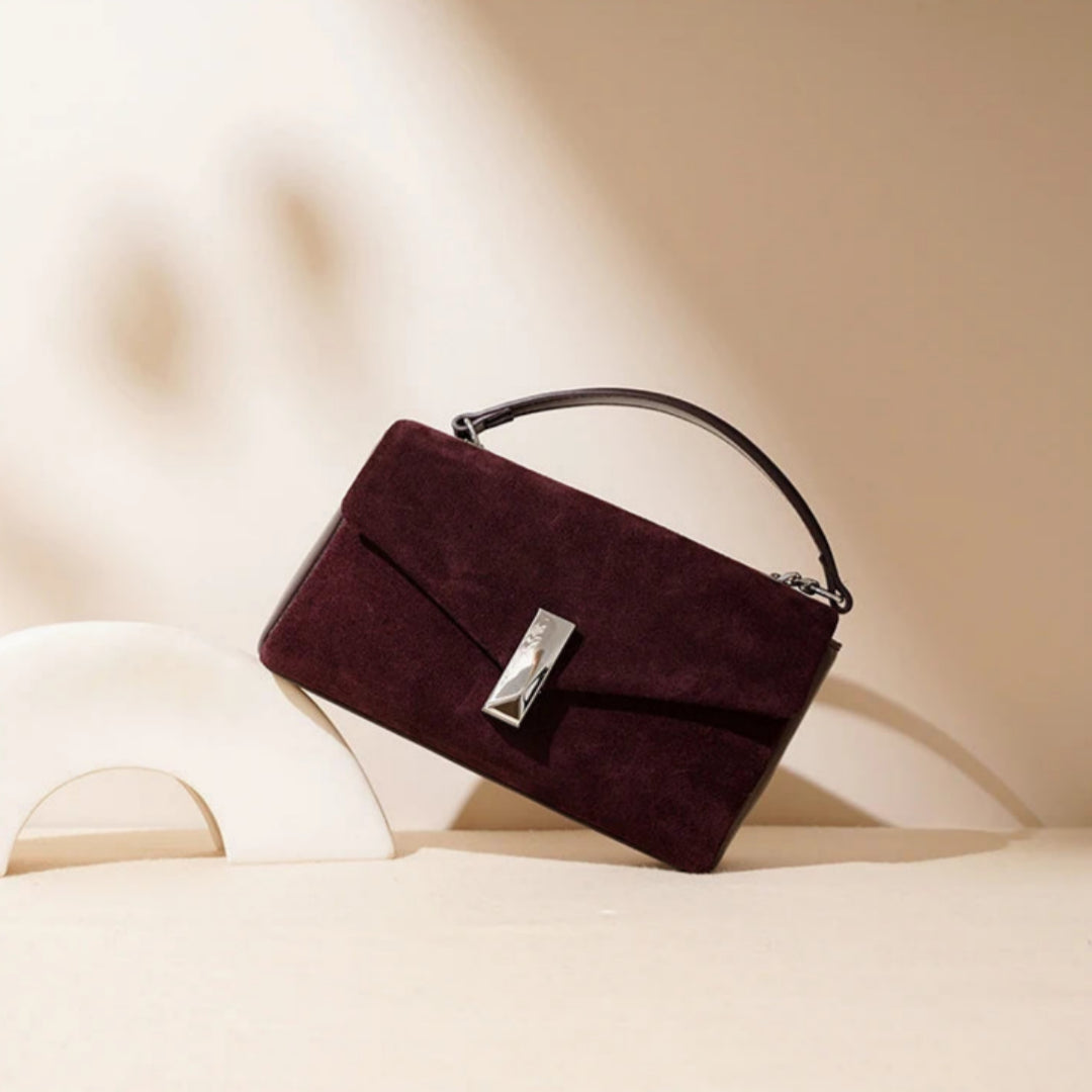 Abendtasche für Damen ⎜ Elegante Umhängetasche aus Wildleder mit Kettenriemen und stilvollem Verschluss