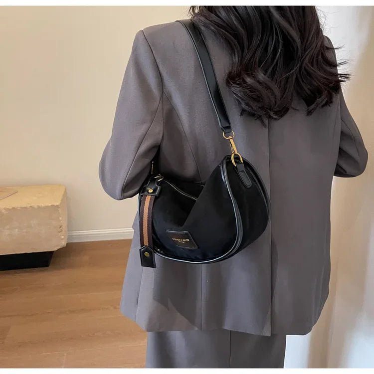Damen Umhängetasche ⎜ Weiche Crossbody-Tasche mit Verstellbarem Gurt und Modernem Retro-Design