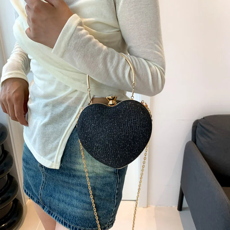 Abendtasche für Damen ⎜ Glänzende Clutch in Herzform mit Kette für elegante Events und besondere Anlässe
