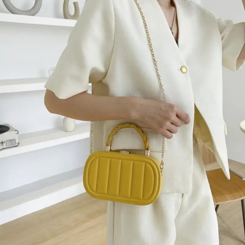 Damen Umhängetasche mit Kette ⎜ Stylische Box-Bag mit Tragegriff für elegante Auftritte und Alltag