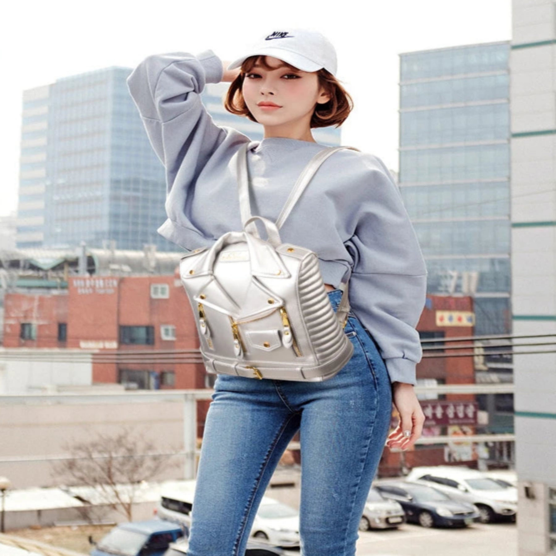 Leder Rucksack im Bikerjacken-Look ⎜ Modisches Design mit praktischen Taschen und goldenen Details
