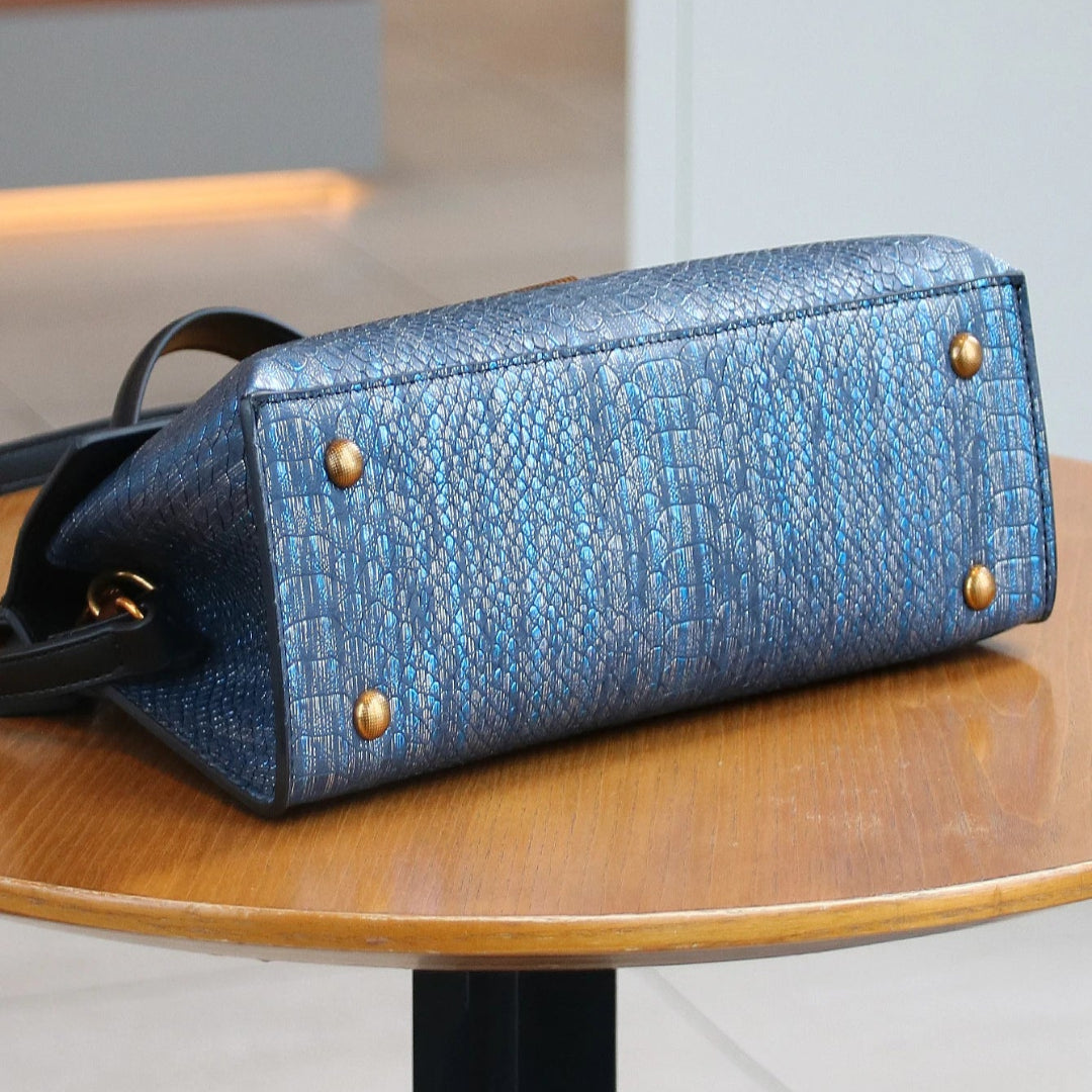 Damentasche mit Schlangenprägung ⎜ Elegante Handtasche in Blau mit Schultergurt und edlem Look