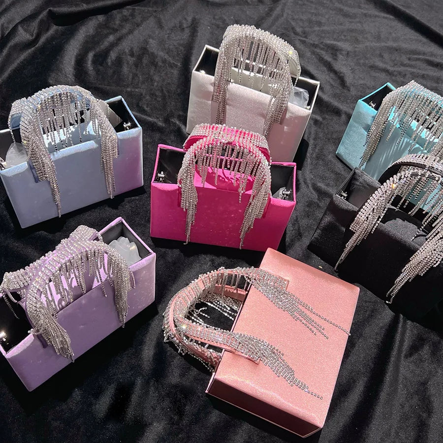 Handtasche für Damen ⎜ Glänzende Abendtasche mit Strassfransen und fester Form für festliche Anlässe