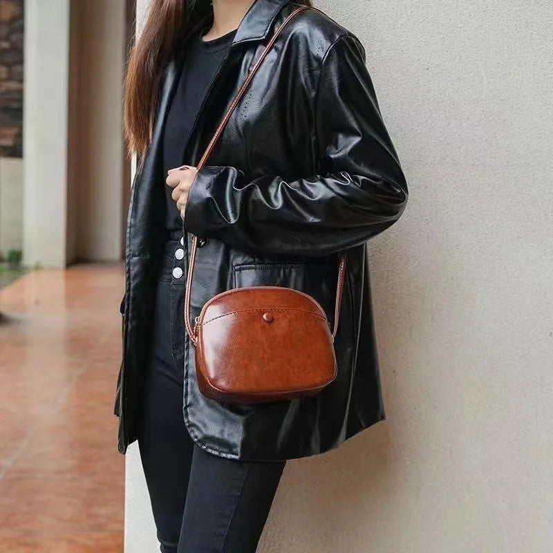 Damen Umhängetasche ⎜ Stilvolle Tasche mit Retro-Design und weichem Material für Alltag und Events