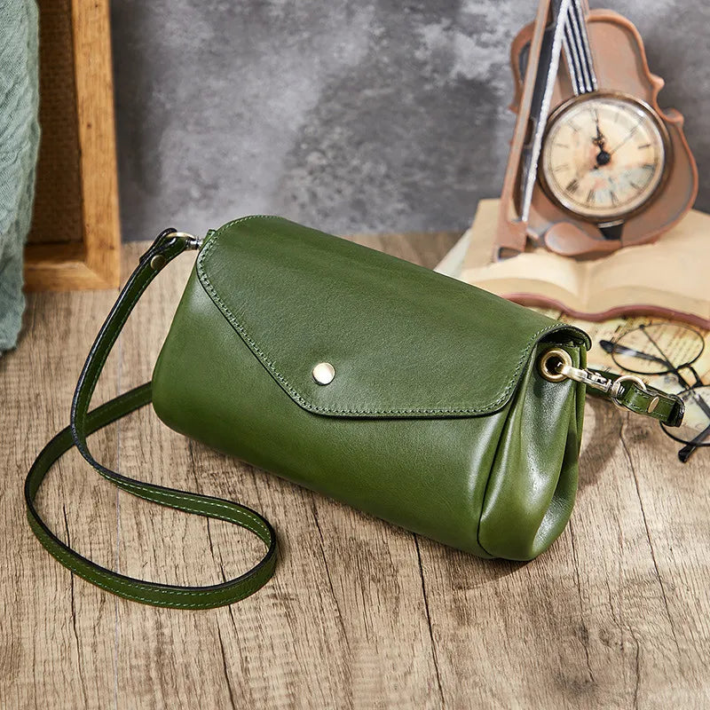 Umhängetasche für Damen ⎜ Elegante Schultertasche aus Echtleder mit sicherem Druckknopf und kompakter Form
