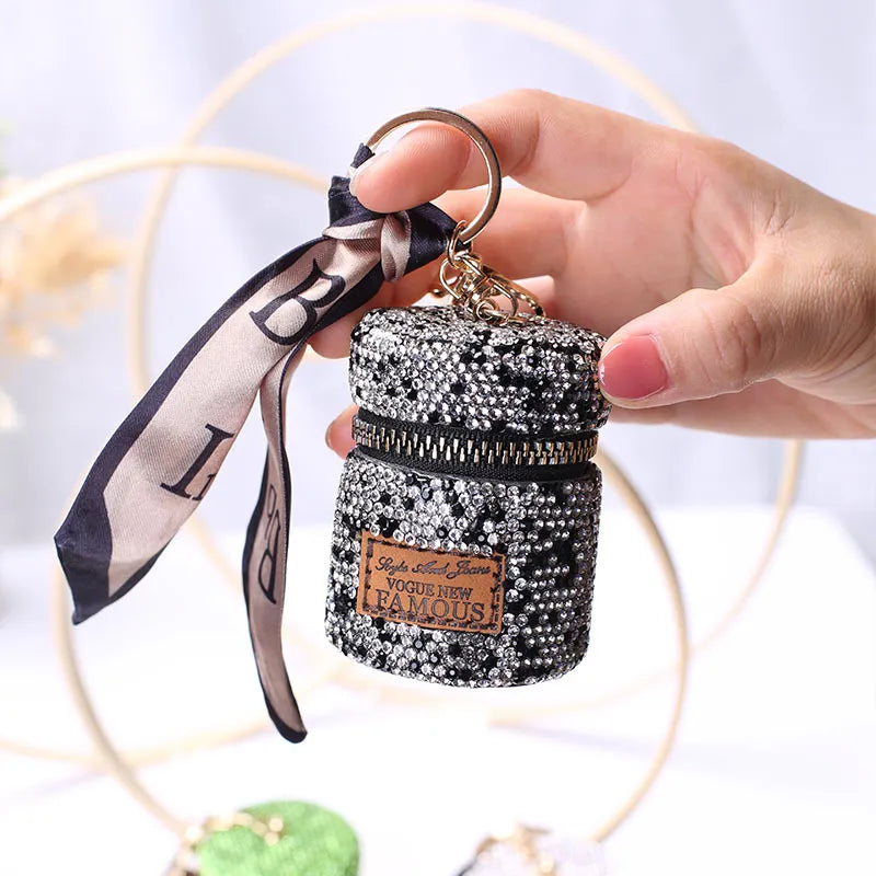 Schlüsselanhänger Münzbörse für Damen ⎜ Glitzerndes Mini-Portemonnaie mit Reißverschluss und Deko-Tuch