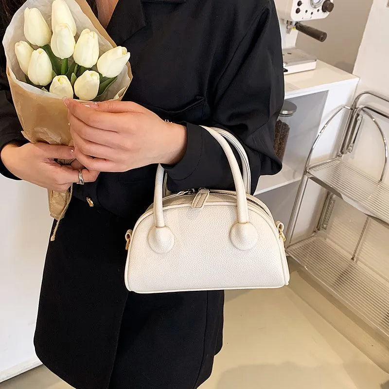 Handtasche für Damen ⎜ Kompakte Schultertasche im eleganten Design mit Reißverschluss für Alltag und Ausgehen