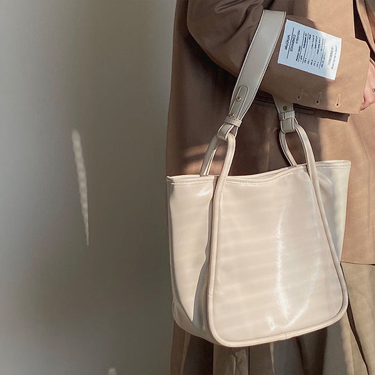 Große Schultertasche für Damen ⎜ Weiches Leder mit geräumigem Innenraum für Alltag und Reisen