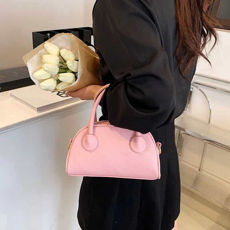 Handtasche für Damen ⎜ Kompakte Schultertasche im eleganten Design mit Reißverschluss für Alltag und Ausgehen