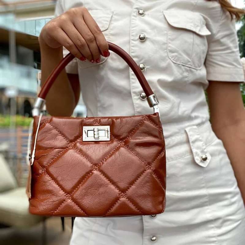 Handtasche im Diamant-Design ⎜ Edle Leder-Tasche mit Modernem Look und Praktischem Tragegriff