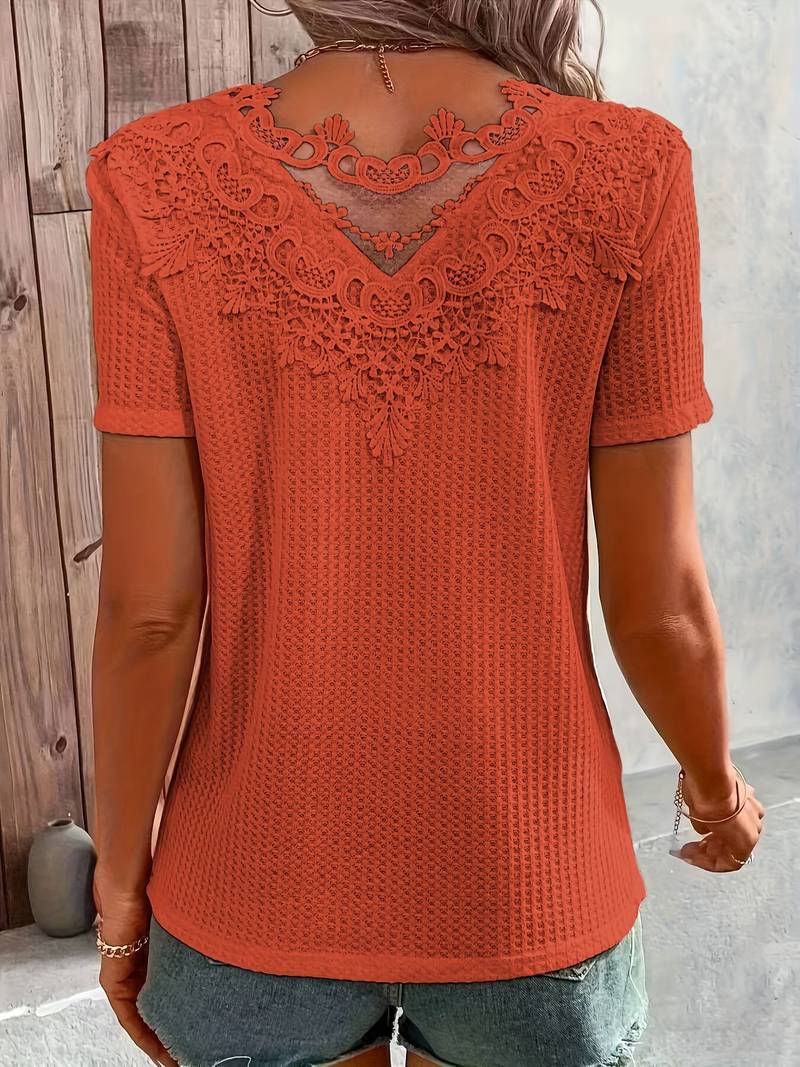 Lilli - T-Shirt aus kontrastierender Spitze mit Rundhalsausschnitt