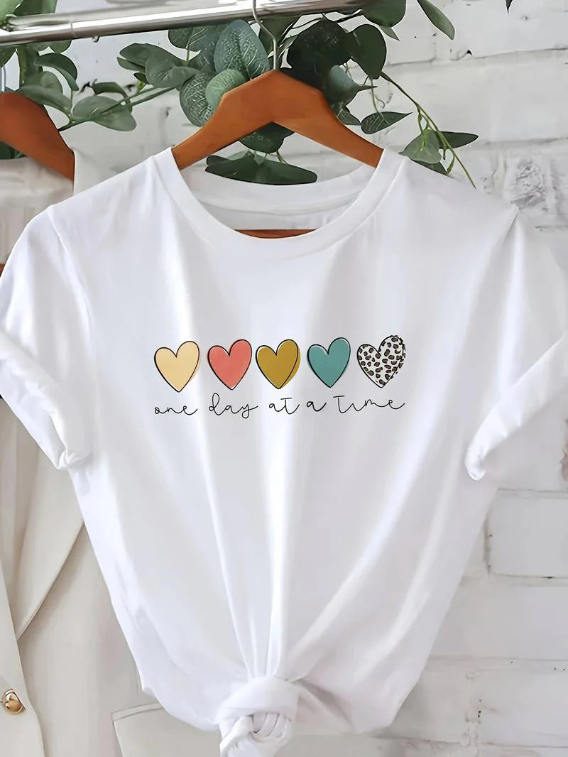 Evie - T-Shirt mit Herz-Buchstaben-Print und Rundhalsausschnitt