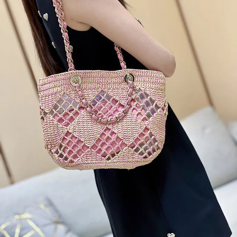 Strandtasche für Damen ⎜ Geflochtene Umhängetasche aus Stroh mit luftigem Design für Sommer und Urlaub