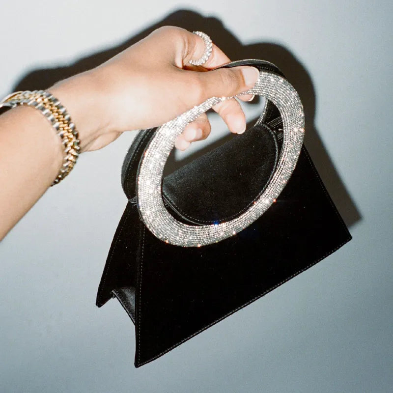 Abendtasche für Damen ⎜ Glitzernde Trapez-Tasche mit Strassgriff und festem Design für besondere Anlässe