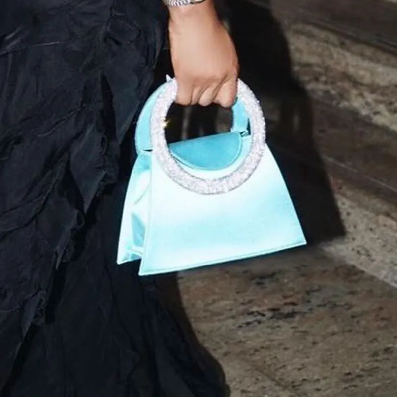 Abendtasche für Damen ⎜ Glitzernde Trapez-Tasche mit Strassgriff und festem Design für besondere Anlässe