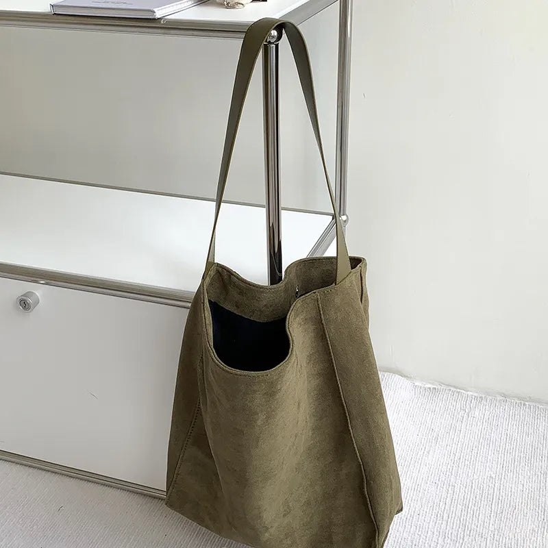 Schultertasche für Damen ⎜ Große Vintage-Tote aus Wildlederoptik mit weichem Griff für Herbst und Winter